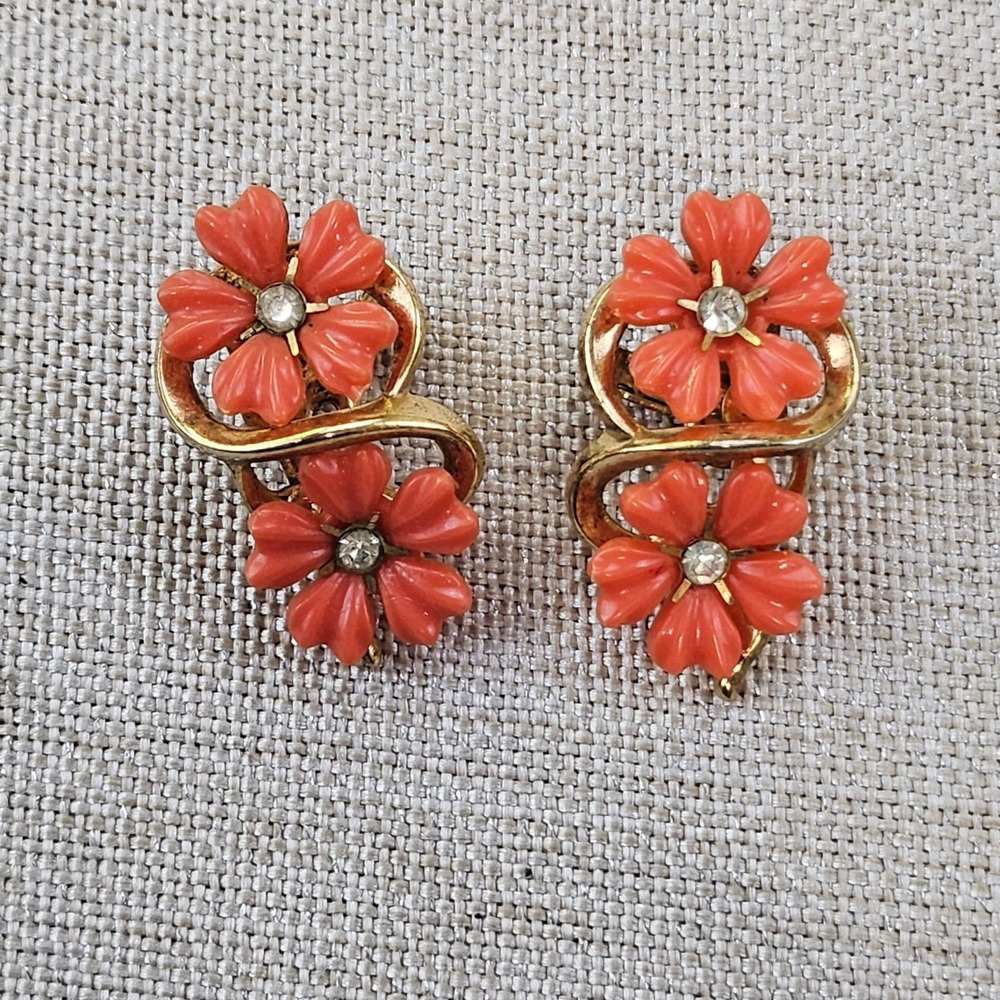 Vtg Trifari Floral Clip On Earrings Fruit Salad Coral Lucite Gold Tone Signed